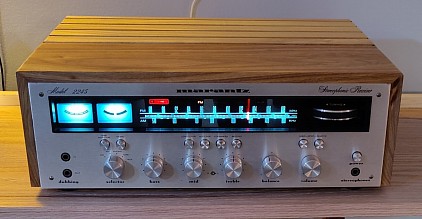 Marantz 2245 (shown with optional walnut cover)