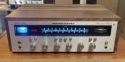 Marantz 2230 (shown with optional solid *walnut cover)